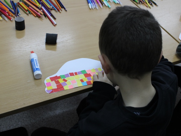 "Zajęcia plastyczne na podstawie książki z serii o Kreciku - projektujemy kolorowy samochodzik dla Krecika" - 2025.12.27 - Biblioteka Multimedialna "Czytnik"