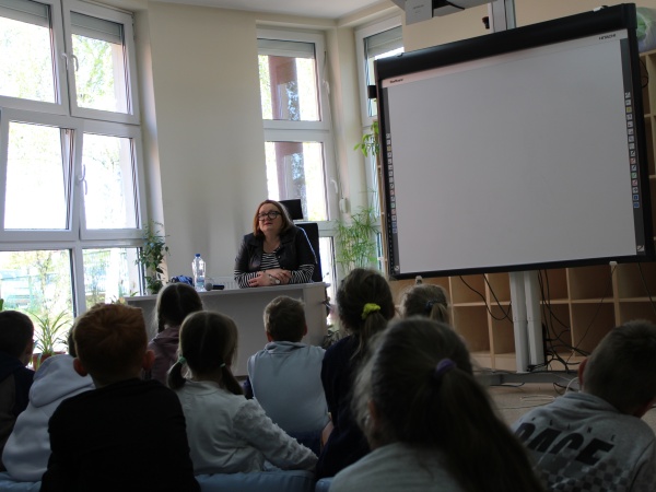 Spotkanie autorskie z Justyną Bednarek - autorką książek dla dzieci - 2025.04.23 - Biblioteka Multimedialna "Czytnik"