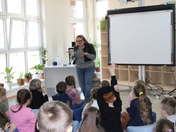 Spotkanie autorskie z Justyną Bednarek - autorką książek dla dzieci- 2025.04.23 - Biblioteka Multimedialna "Czytnik"