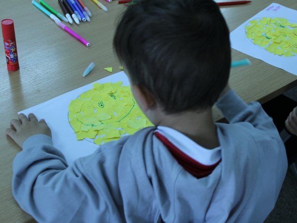 "Empatia co to takiego?" - zajęcia plastyczne dla przedszkolaków - 2025.05.05 - Biblioteka Multimedialna "Czytnik"
